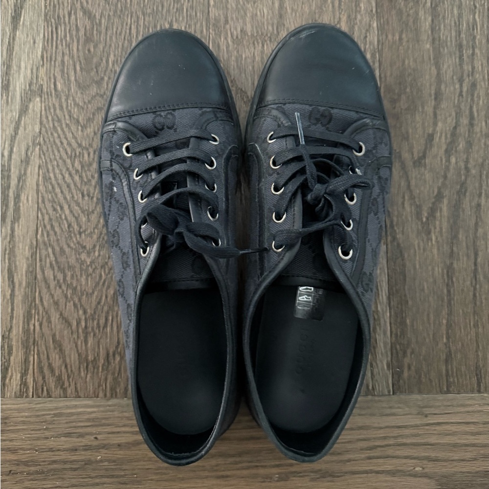 BLACK GUCCI SNEAKERS